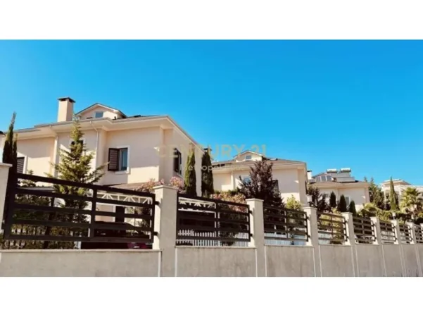 Tirane, jepet me qera Vile 1+1 Kati 3, 300 m² 3.500 € (Tuscany Villas 2)