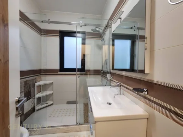 Tirane, jepet me qera Vile 4+1 Kati 3, 620 m² 3.000 € (TEG)