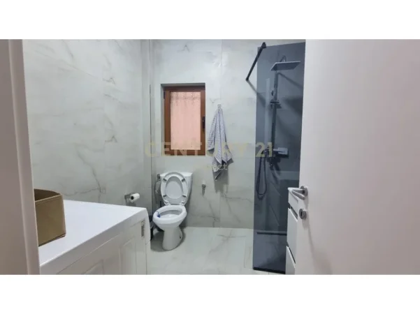 Tirane, jepet me qera apartament 2+1 Kati 1, 80 m² 800 € (Restorant Durrësi)