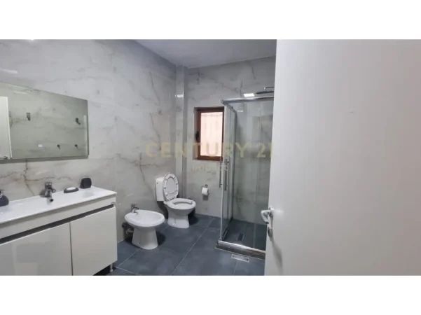 Tirane, jepet me qera apartament 2+1 Kati 1, 90 m² 900 € (Restorant Durrësi)