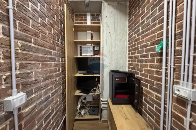 Tirane, jepet me qera ambjent biznesi Kati 0, 36 m² 350 € (Mangalem)