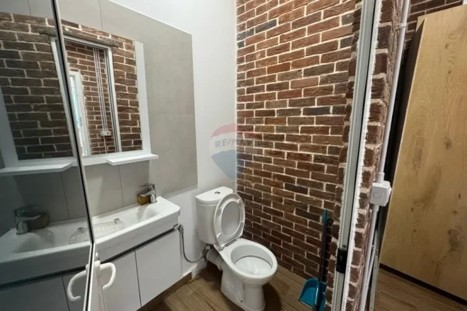 Tirane, jepet me qera ambjent biznesi Kati 0, 36 m² 350 € (Mangalem)
