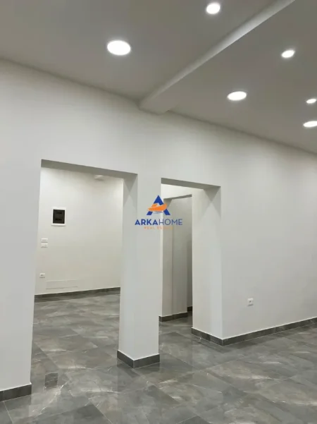 Tirane, jepet me qera ambjent biznesi Kati 0, 70 m² 2.500 € (stadium dinamo)