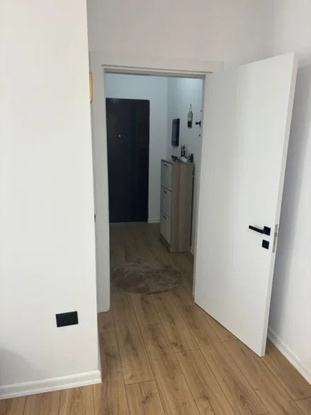 Tirane, jepet me qera apartament 2+1 Kati 5, 700 € (Kompleksi Star)