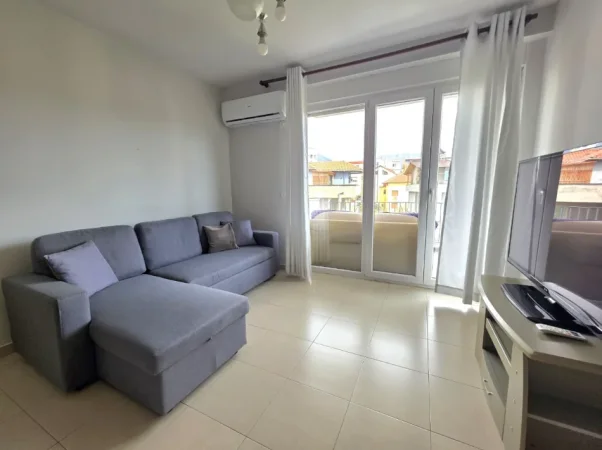 Jepet Me Qera: 1+1+Bllk ( Res. Ana - Qytet Studenti ) K2, Pllt I Ri Me Ashensor | I Mobiluar, Kondicioner | Dh. Gjumi Me Parket