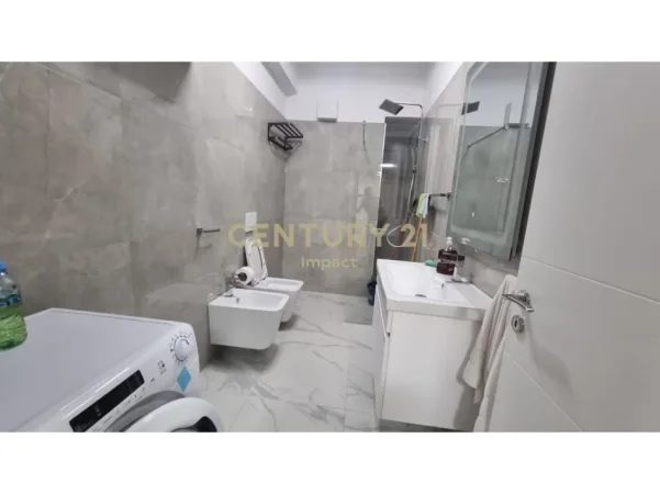 Tirane, jepet me qera apartament 1+1 Kati 1, 65 m² 550 € (Kompleksi JOLLA)