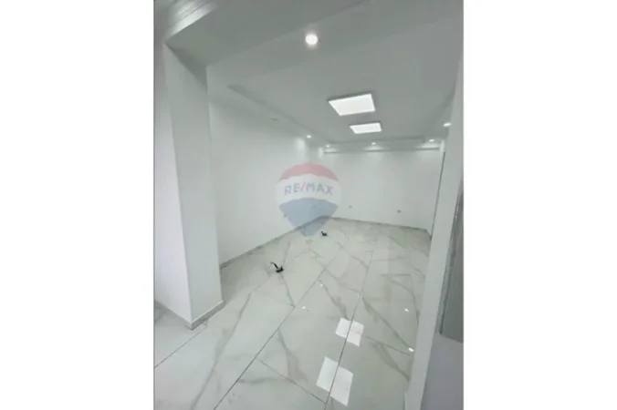 Shqiperi, jepet me qera apartament 1+1 Kati 1, 55 m² 500 € (Farmacia 10)