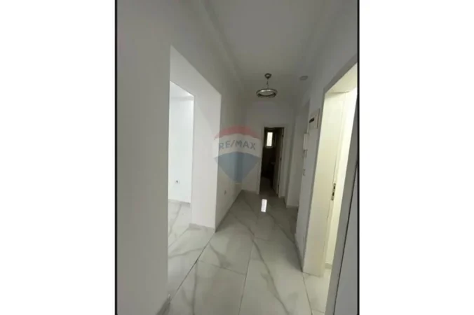 Shqiperi, jepet me qera apartament 1+1 Kati 1, 55 m² 500 € (Farmacia 10)