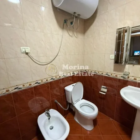 Tirane, jepet me qera apartament 2+1+Ballkon Kati 2, 120 m² 550 € (Shkolla e Baletit)