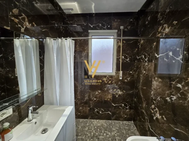 Tirane, shitet apartament 2+1+Ballkon Kati 2, 120 m² 210.000 € (KOPSHTI BOTANIK)