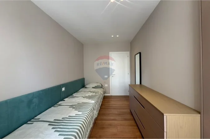 Tirane, jepet me qera apartament 2+1+Ballkon Kati 4, 89 m² 1.000 € (Mine Peza)