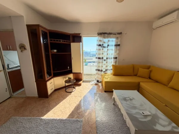 Durres, shitet apartament 1+1+Ballkon Kati 8, 