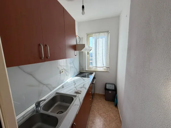 Durres, shitet apartament 1+1+Ballkon Kati 8, 