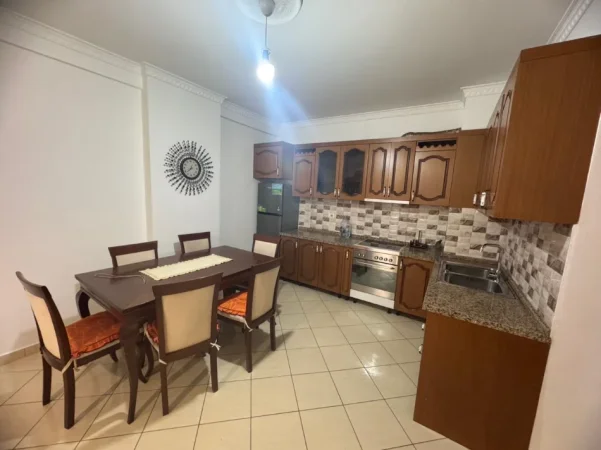 Tirane, jepet me qera apartament 2+1 Kati 2, 124 m² 500 € 
