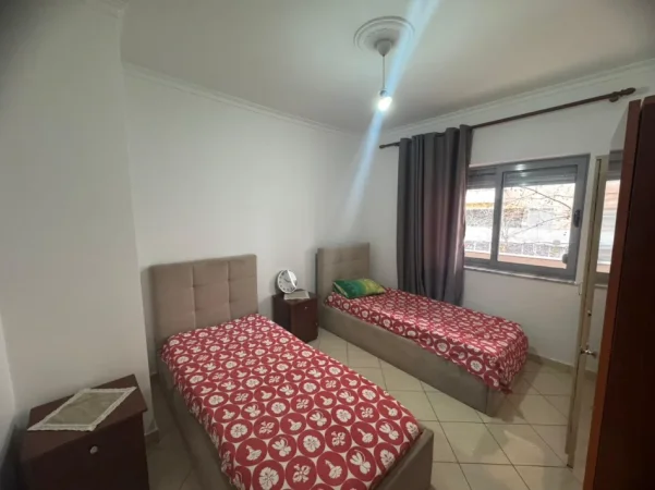 Tirane, jepet me qera apartament 2+1 Kati 2, 124 m² 500 € 
