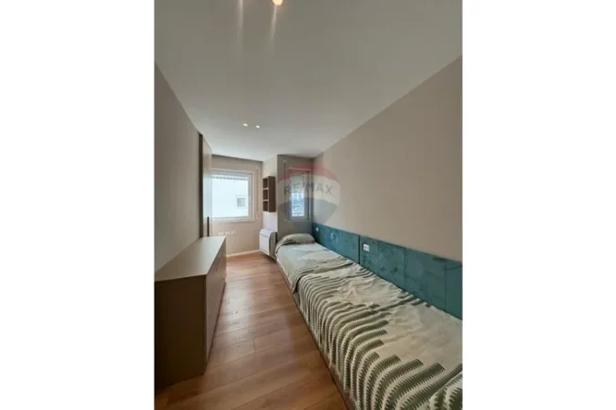 Tirane, shitet apartament 2+1+Ballkon Kati 4, 89 m² 283.520 € (Mine Peza)