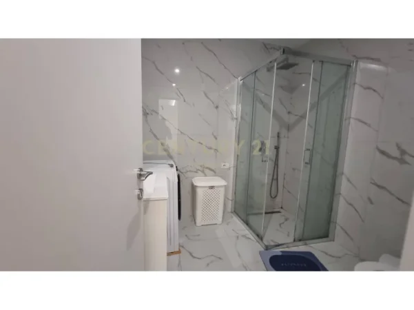 Tirane, jepet me qera apartament 1+1 Kati 3, 500 € (Laprake)