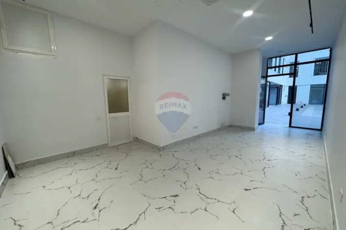 Tirane, jepet me qera ambjent biznesi Kati 0, 39 m² 900 € (Mine Peza)