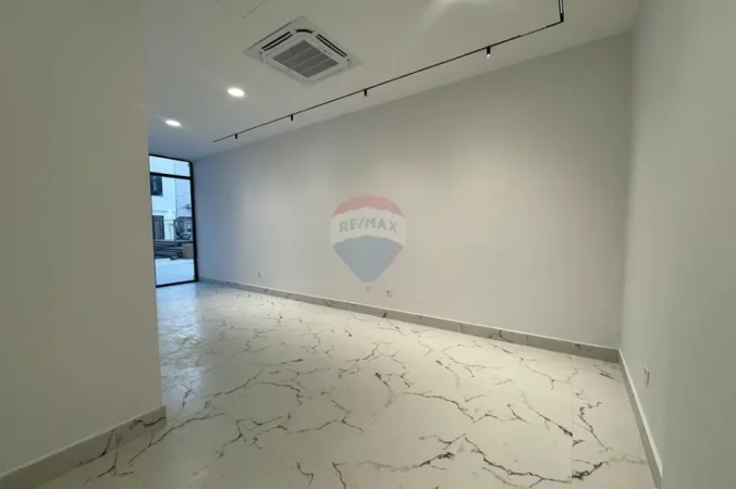 Tirane, jepet me qera ambjent biznesi Kati 0, 39 m² 900 € (Mine Peza)