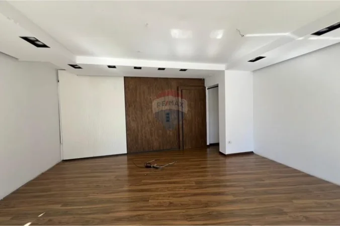 Tirane, jepet me qera ambjent biznesi Kati 0, 30 m² 400 € (Rruga Pjeter Budi)