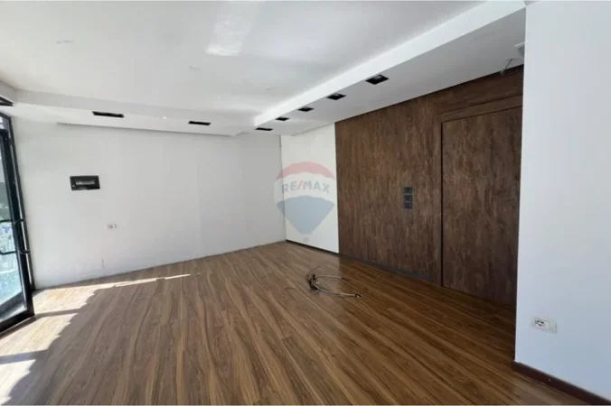 Tirane, jepet me qera ambjent biznesi Kati 0, 30 m² 400 € (Rruga Pjeter Budi)