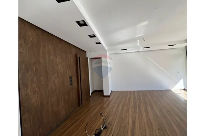 Tirane, jepet me qera ambjent biznesi Kati 0, 30 m² 400 € (Rruga Pjeter Budi)