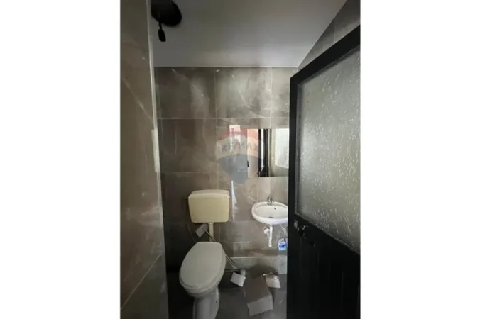 Tirane, jepet me qera ambjent biznesi Kati 0, 30 m² 400 € (Rruga Pjeter Budi)