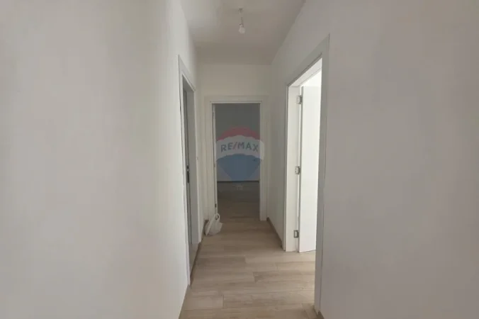 Tirane, jepet me qera apartament 2+1 , 