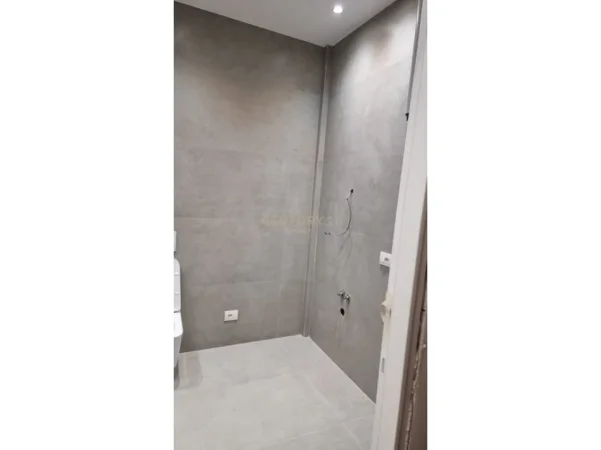 Tirane, shes apartament 1+1 Kati 1, 64 m² 130.000 € (Kopshti Zoologjik)