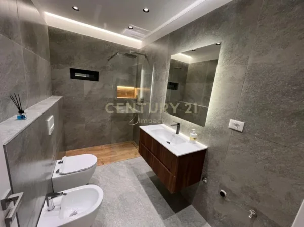 Tirane, shes apartament 2+1 Kati 8, 116 m² 300.000 € (Don Bosko)