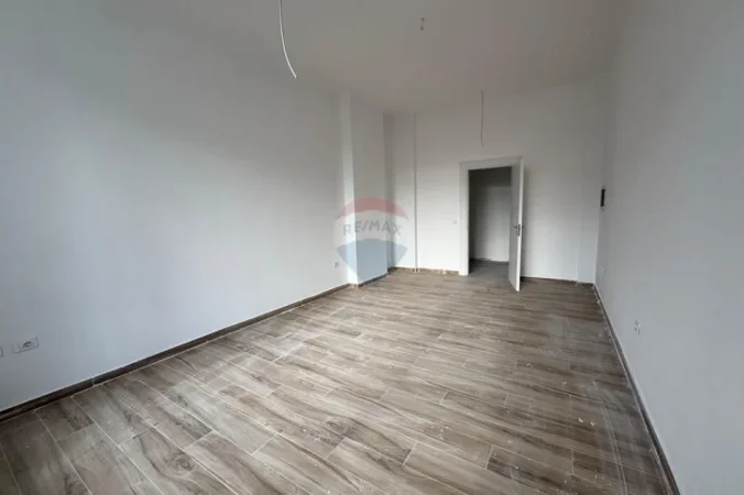 Tirane, jap me qera zyre Kati 2, 38 m² 650 € 