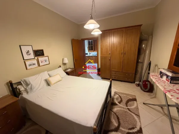 Vlore, jepet me qera apartament 1+1+Ballkon Kati 0, 80 m² 450 € (Rruga Geshat Osmani)