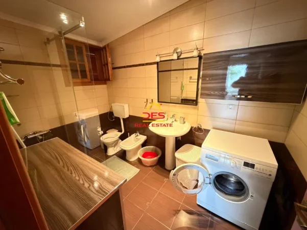 Vlore, jepet me qera apartament 1+1+Ballkon Kati 0, 80 m² 450 € (Rruga Geshat Osmani)