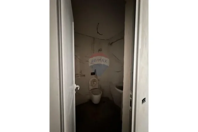 Tirane, jepet me qera zyre Kati 2, 34 m² 650 € 