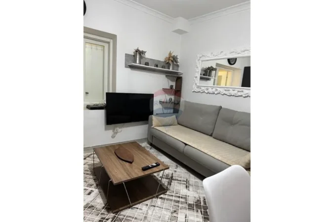 Tirane, jepet me qera apartament 1+1 Kati 1, 58 m² 450 € (QSUT)