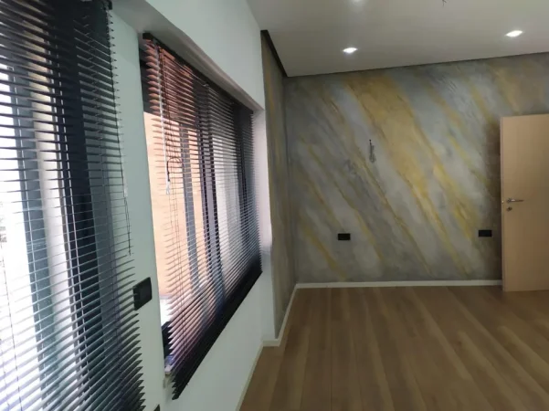 Tirane, jepet me qera zyre Kati 3, 80 m² 1.000 € (RRUGA VASO PASHA)
