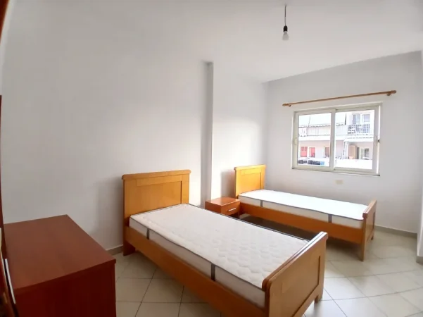 Tirane, jepet me qera apartament 2+1+Ballkon Kati 7, 102 m² 400 € (Eko market yzberisht)