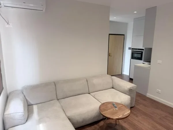 Tirane, jepet me qera apartament 1+1 Kati 2, 60 m² 450 € (5 Maji)