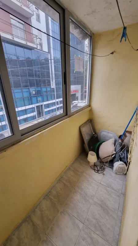 Shitet 1+1, 48 m², 134.000 € tek rruga e Kavajes, 21 Dhjetori