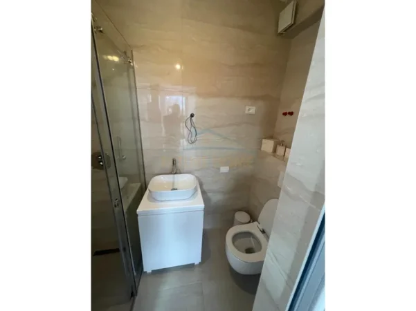 Tirane, jepet me qera apartament 2+1 Kati 3, 108 m² 1.000 € (Qender)