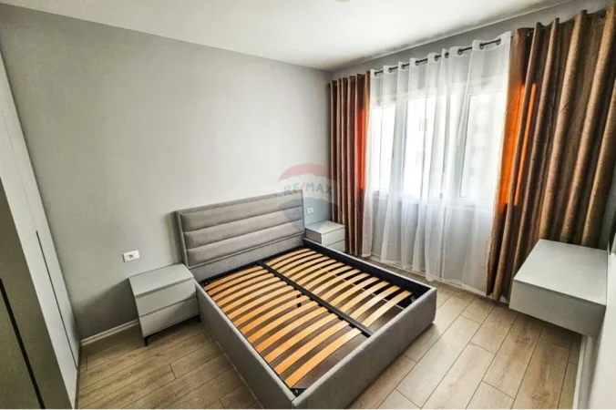 Tirane, jepet me qera apartament 3+1 Kati 3, 110 m² 75.000 € (Rruga Dafinave)