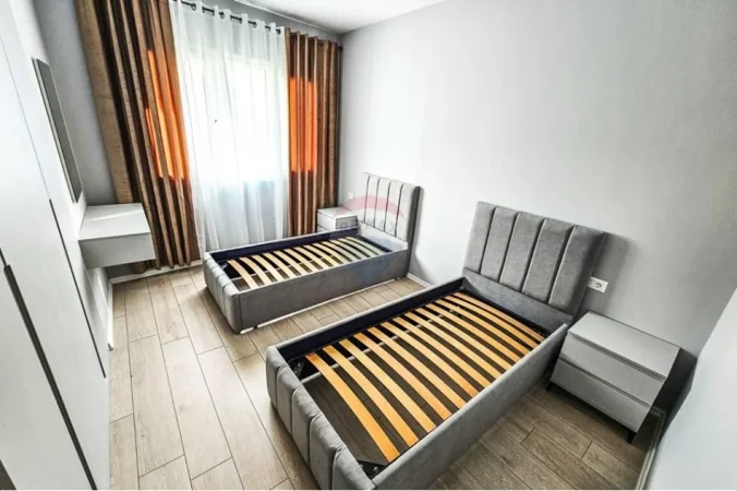 Tirane, jepet me qera apartament 3+1 Kati 3, 110 m² 75.000 € (Rruga Dafinave)