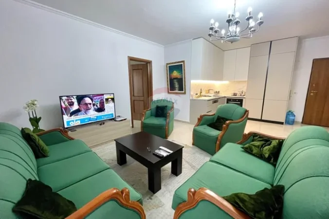 Tirane, jepet me qera apartament 1+1 Kati 1, 90 m² 1.050 € (qender)