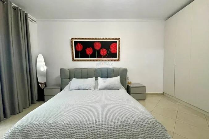 Tirane, jepet me qera apartament 1+1 Kati 1, 90 m² 1.050 € (qender)