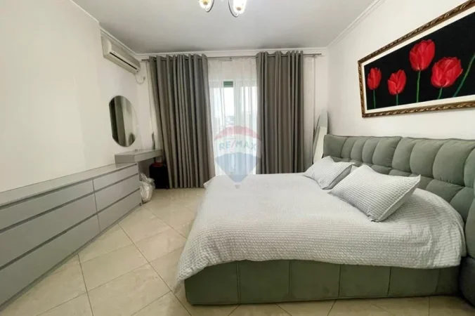 Tirane, jepet me qera apartament 1+1 Kati 1, 90 m² 1.050 € (qender)