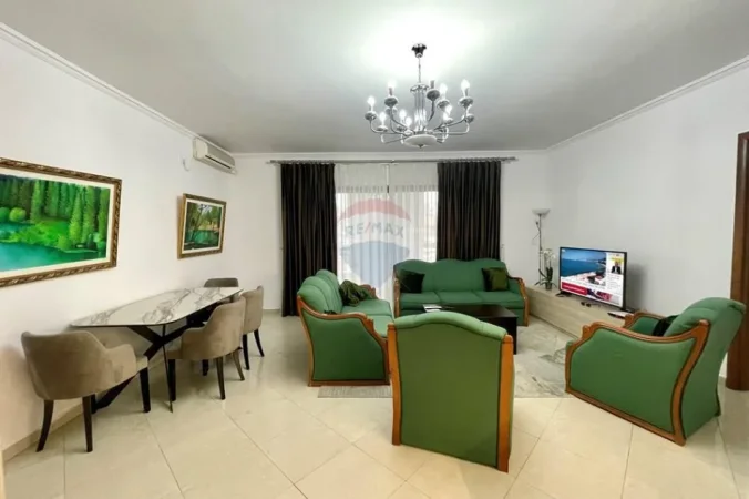 Tirane, jepet me qera apartament 1+1 Kati 1, 90 m² 1.050 € (qender)