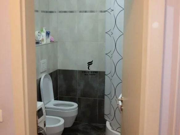Tirane, jepet me qera apartament 1+1+Ballkon Kati 1, 70 m² 570 € (JORDAN MISJA)