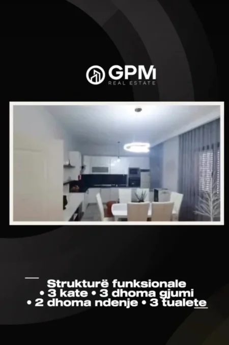 PRONË ME POTENCIAL TË JASHTËZAKONSHËM NË VORË .Ofrohet në shitje një vilë 3-katëshe së bashku me 9865 m² tokë, e pozicionuar shumë pranë autostradës.