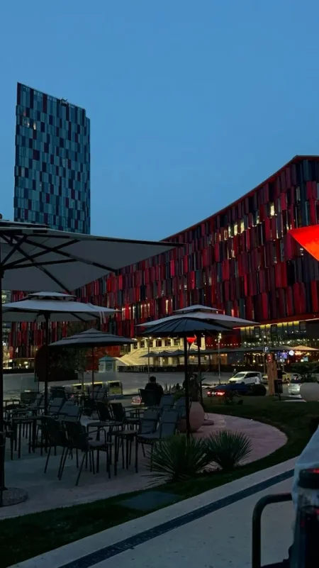 Tirane, jepet me qera zyre Kati 1, 450 m² 15.000 € 