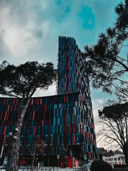 Tirane, jepet me qera zyre Kati 1, 450 m² 15.000 € 